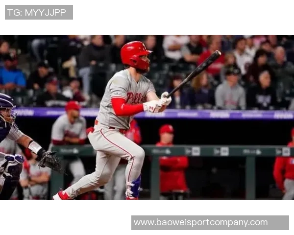 哈珀谈球队团结精神强调成员间互助与共同成功的重要性